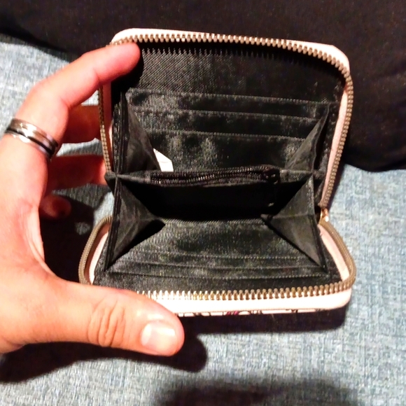 mini wallet with paris print semi new purse - Picture 4 of 6